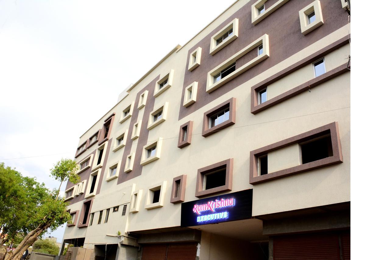 Hotel Ramkrishna Executive Bārsi Esterno foto