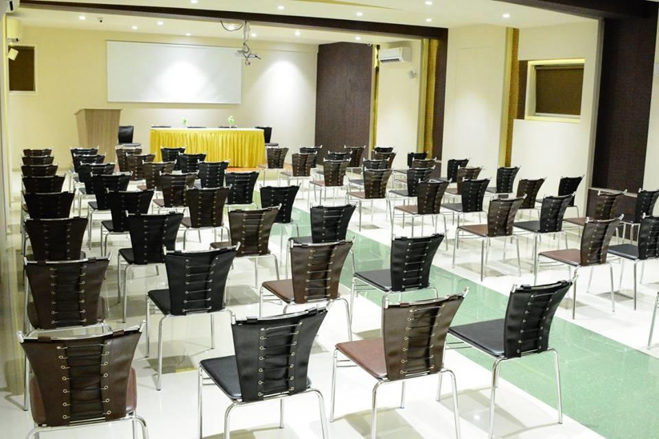 Hotel Ramkrishna Executive Bārsi Esterno foto