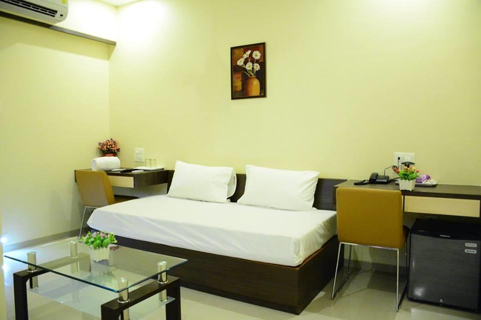 Hotel Ramkrishna Executive Bārsi Esterno foto